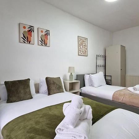 2 Bedroom Apartment Near Station 런던 외부 사진