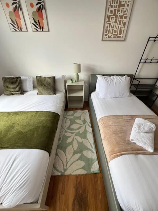 2 Bedroom Apartment Near Station 런던 외부 사진