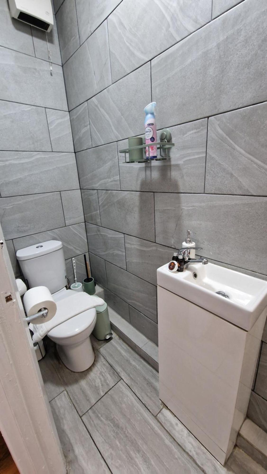 2 Bedroom Apartment Near Station 런던 외부 사진